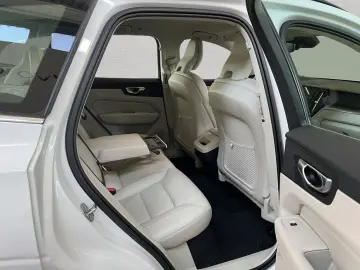 XC60 B4 D AWD Momentum-Pro Leder-Hell-Beige UA00
