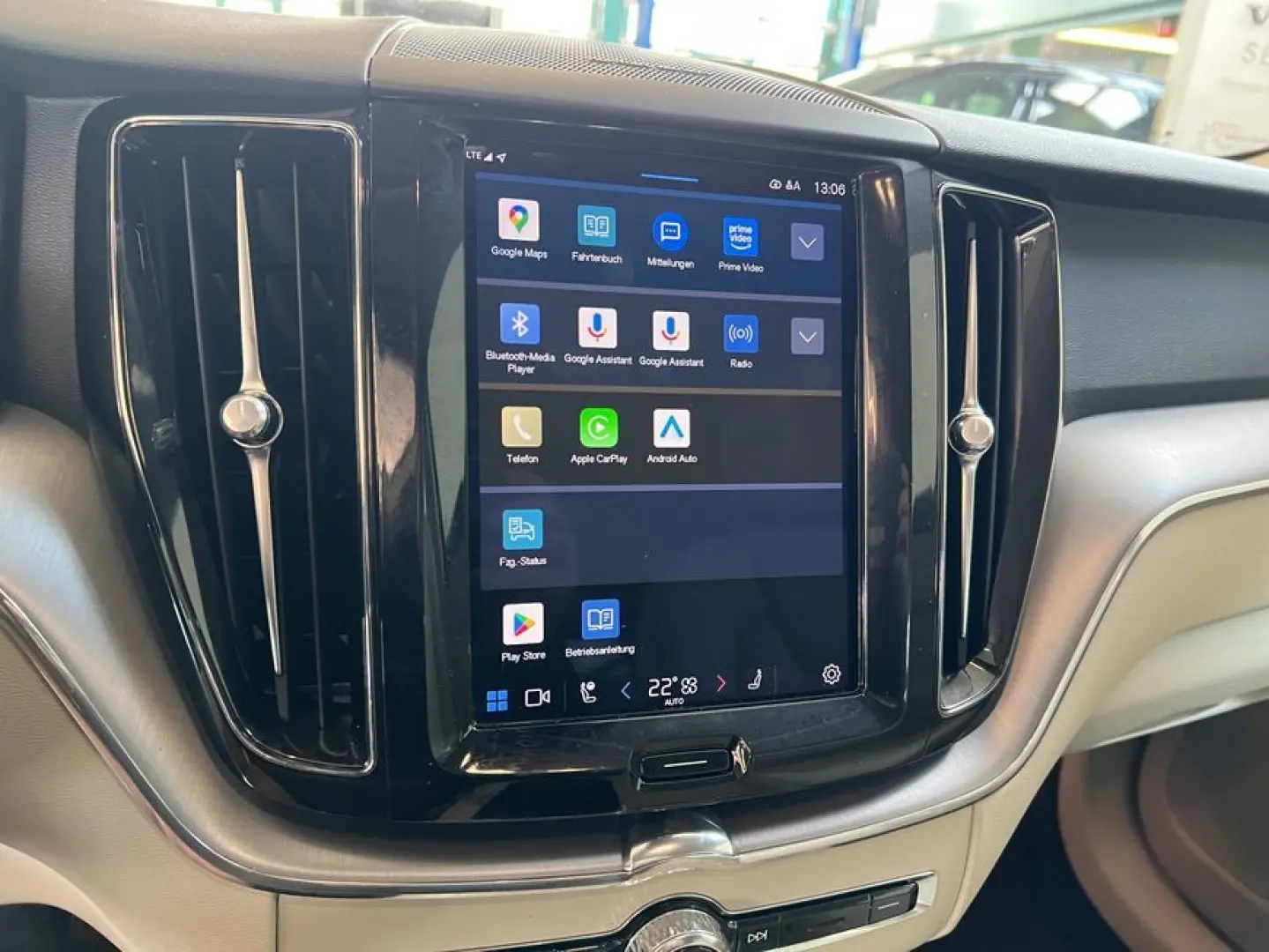XC60 B4 D AWD Momentum-Pro Leder-Hell-Beige UA00