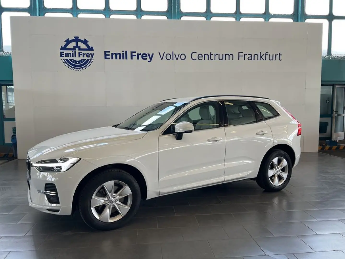 XC60 B4 D AWD Momentum-Pro Leder-Hell-Beige UA00