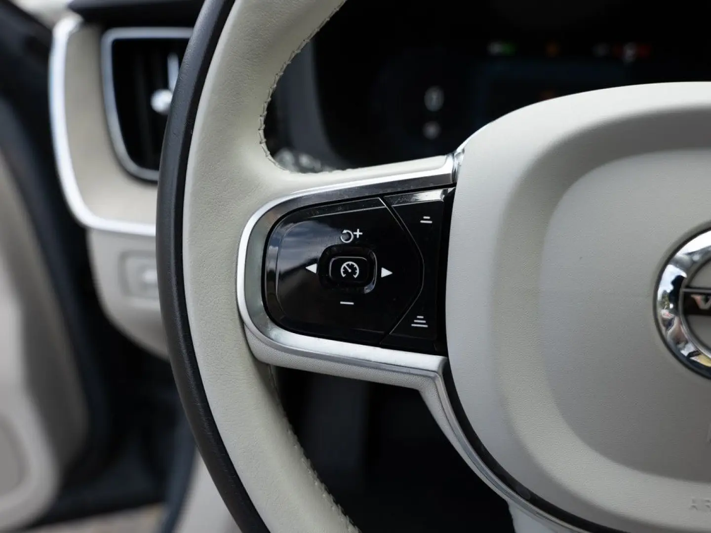 XC60 T6 Inscription Recharge AWD KAMERA LED PANO