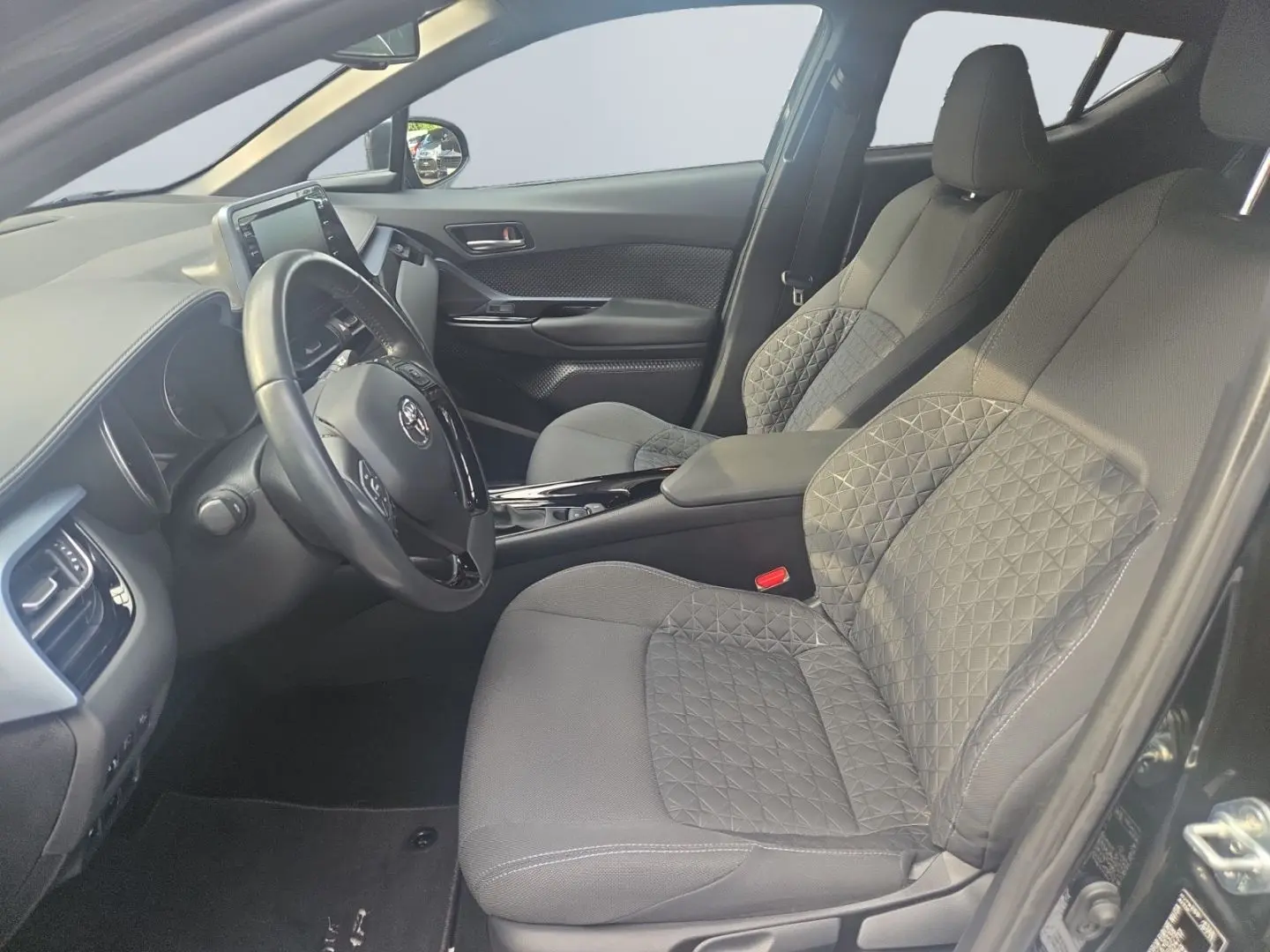 TOYOTA C-HR 2.0 Hybrid Team D *LEASING