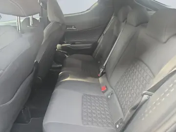 TOYOTA C-HR 2.0 Hybrid Team D *LEASING