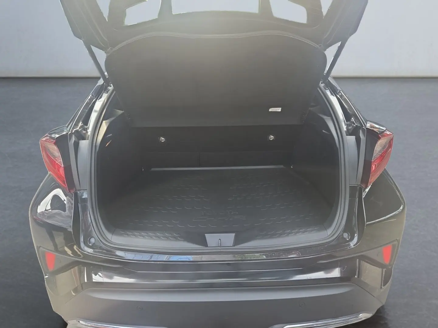 TOYOTA C-HR 2.0 Hybrid Team D *LEASING