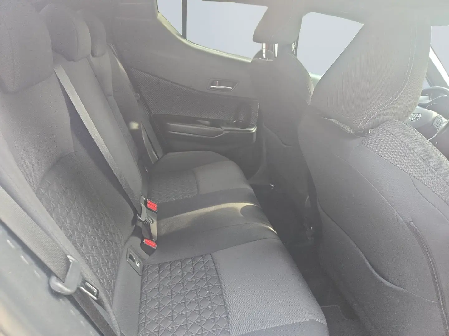 TOYOTA C-HR 2.0 Hybrid Team D *LEASING
