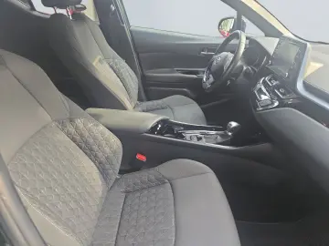 TOYOTA C-HR 2.0 Hybrid Team D *LEASING