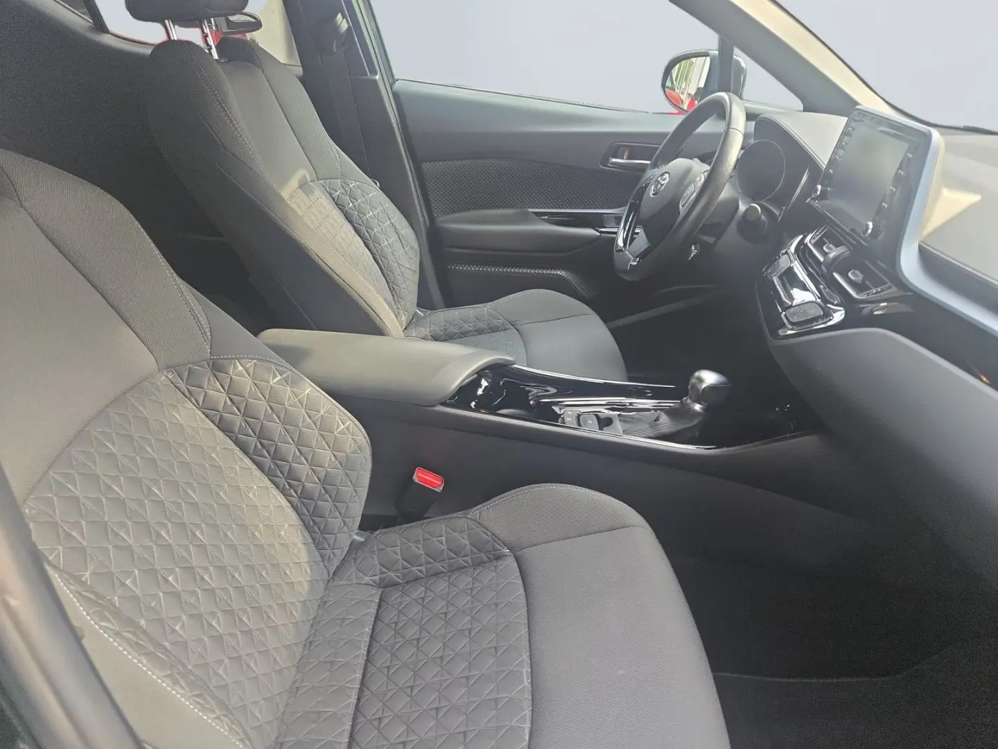 TOYOTA C-HR 2.0 Hybrid Team D *LEASING