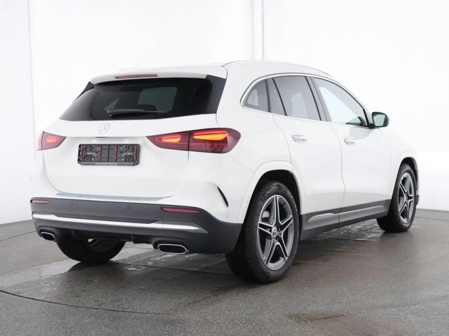 MERCEDES BENZ GLA 200 d AMG Line PREMIUM+PANO-LEASING