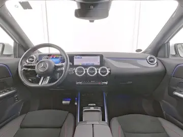 MERCEDES BENZ GLA 200 d AMG Line PREMIUM+PANO-LEASING