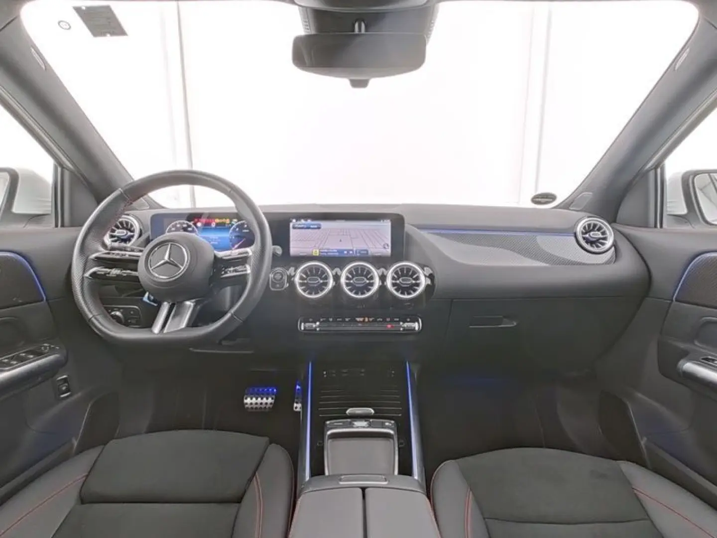 MERCEDES BENZ GLA 200 d AMG Line PREMIUM+PANO-LEASING