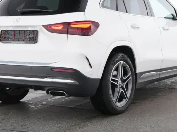 MERCEDES BENZ GLA 200 d AMG Line PREMIUM+PANO-LEASING