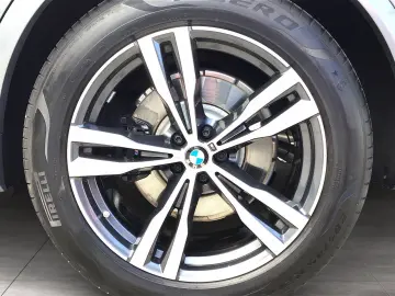 X7 xDrive40d M SPORTPAKET PRO-ICONIC GLOW-AHK-SK
