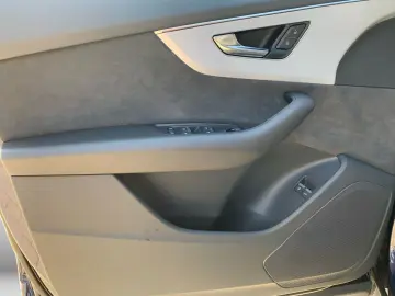 Q8 55 TFSIe quattro tiptronic S Line AHK
