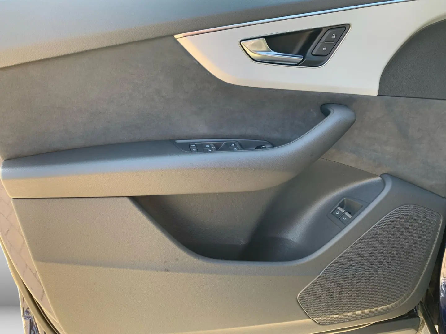 Q8 55 TFSIe quattro tiptronic S Line AHK