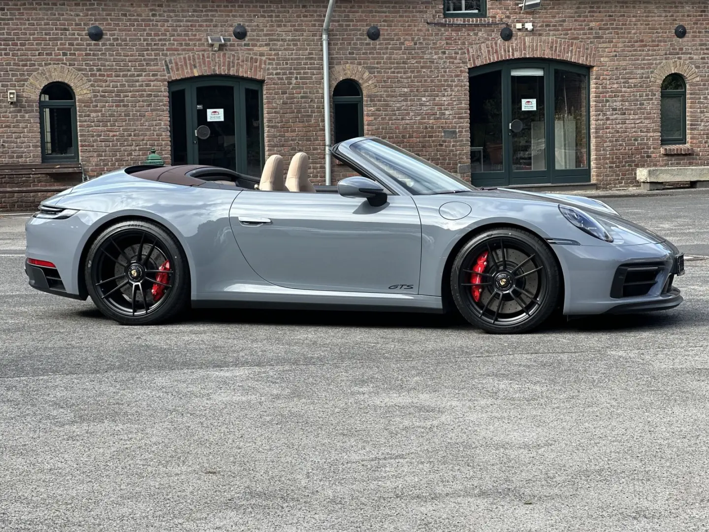 992 911 Cabriolet 4 GTS BI-COLOR EXCLUSIVE MANUF