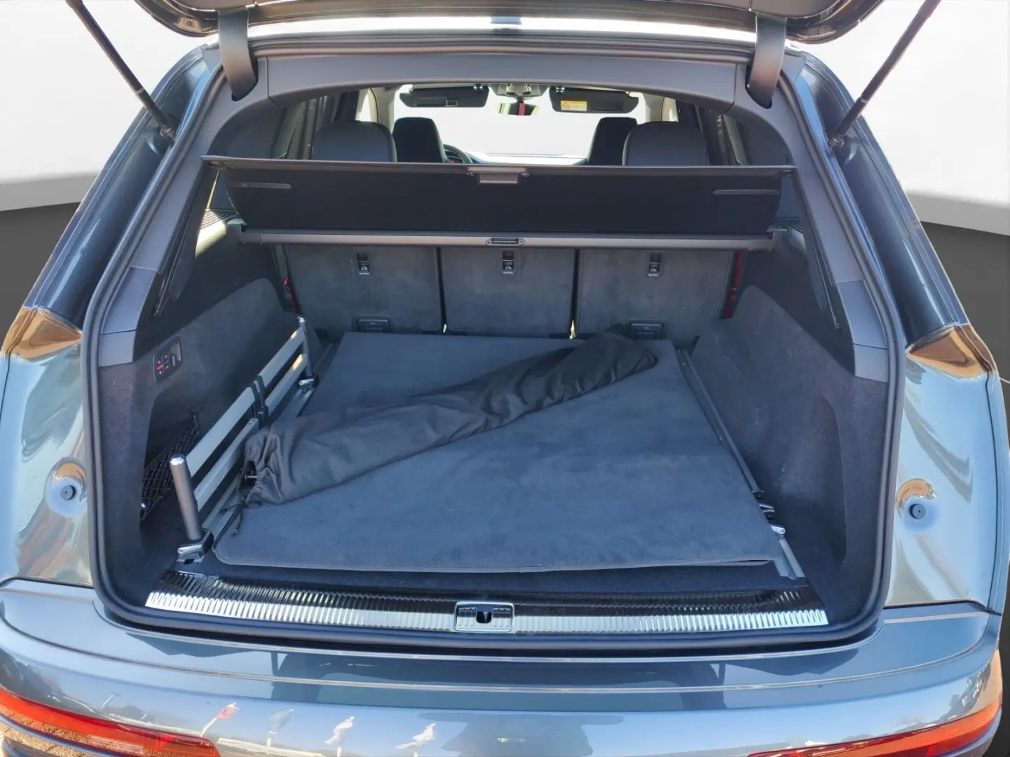 SQ7 competition plus TFSI 373(507) kW(PS) tiptro