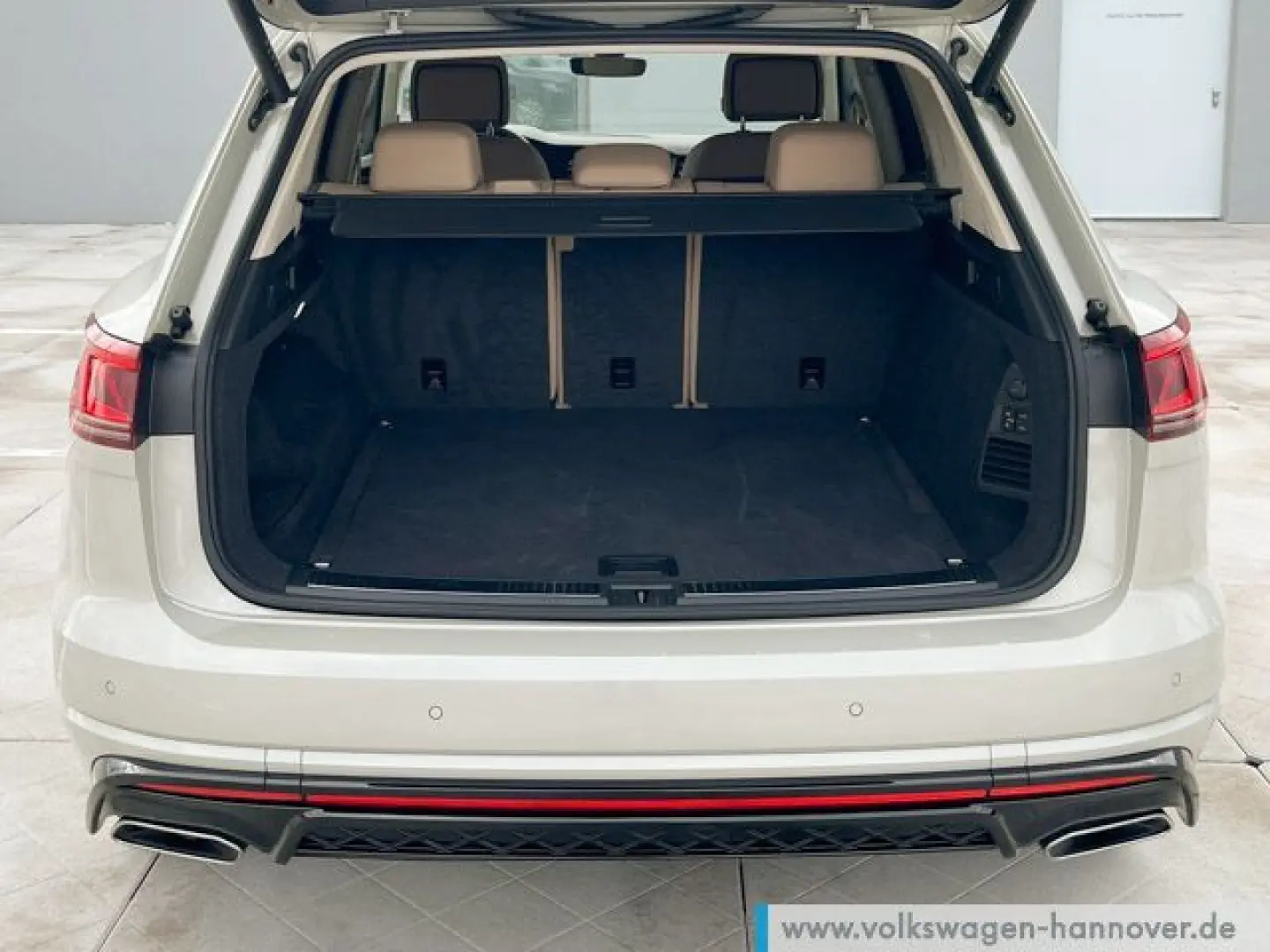Touareg 3.0 TSI 4M R-Line Navi AHK Sthzg 22LM Me