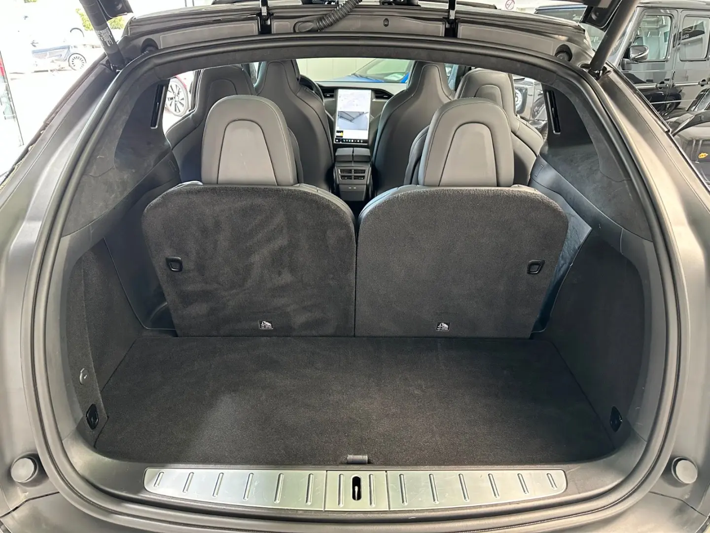 Model X 100D Dual Navi*Leder*LED*6-Sitzer