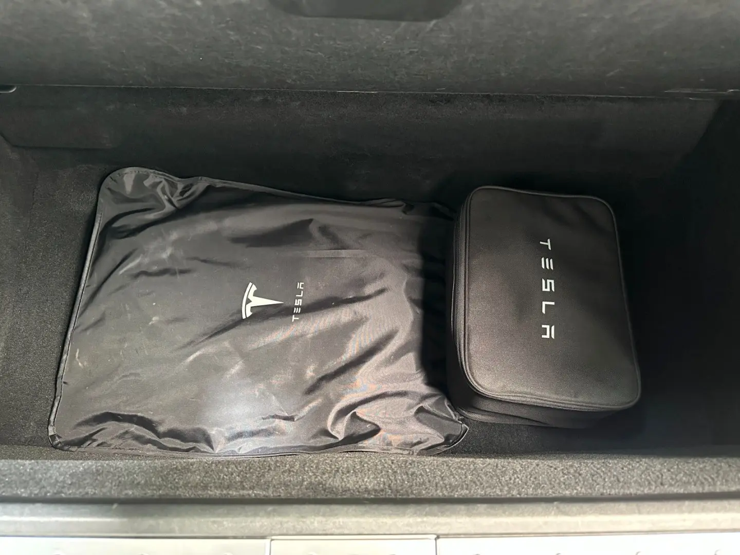 Model X 100D Dual Navi*Leder*LED*6-Sitzer