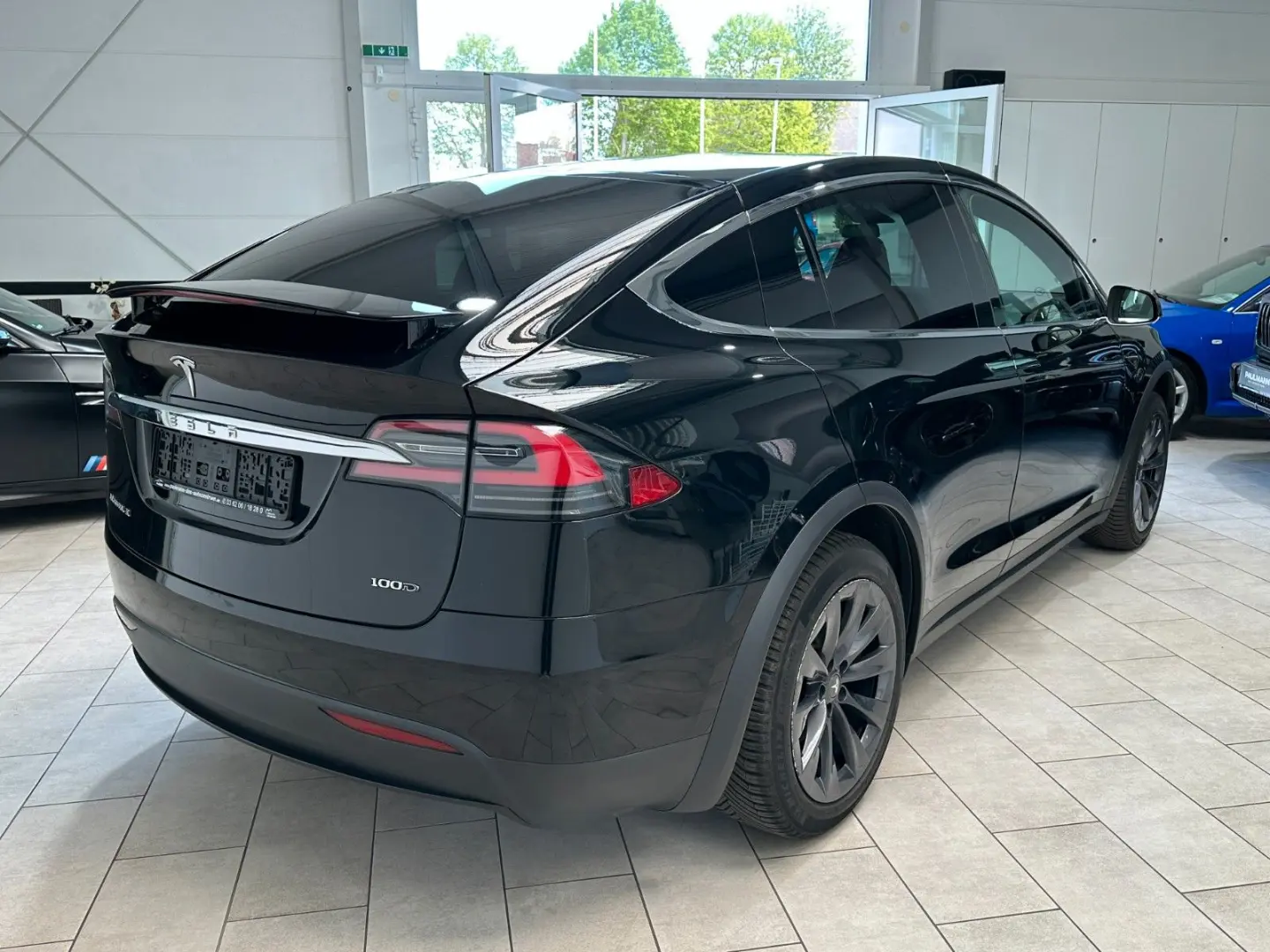Model X 100D Dual Navi*Leder*LED*6-Sitzer