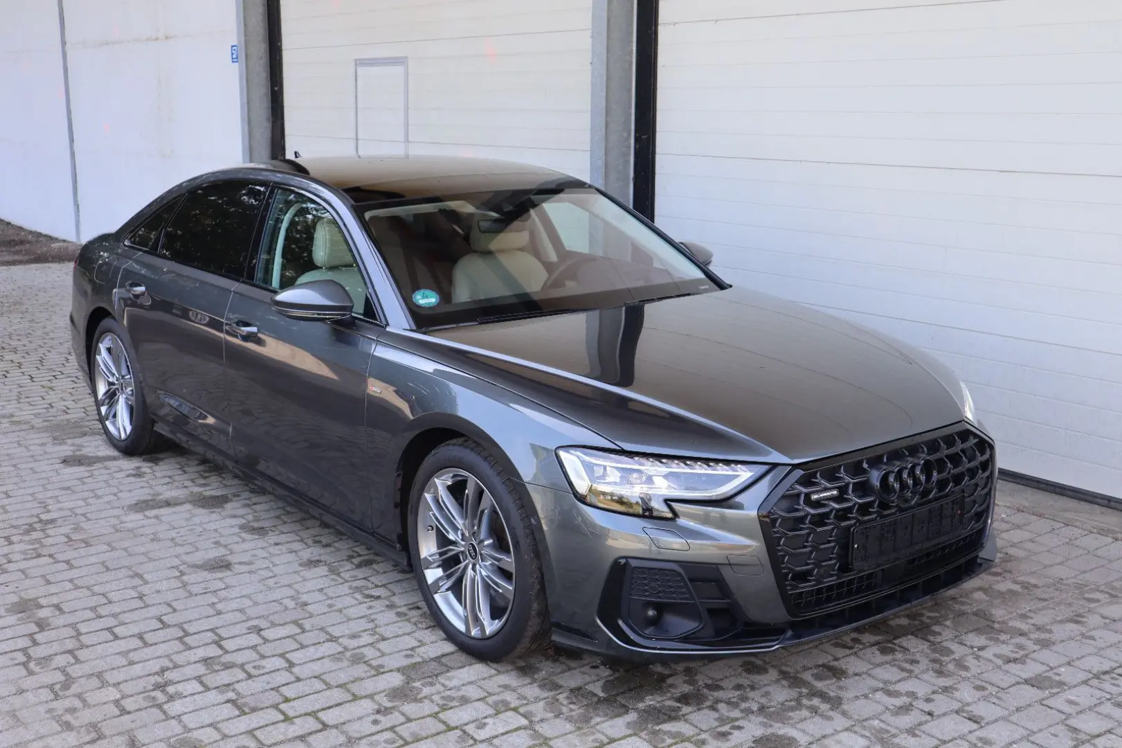 A8L 60 TFSI e lang BLACK-PAKET/5-Si./LEDER BEIGE