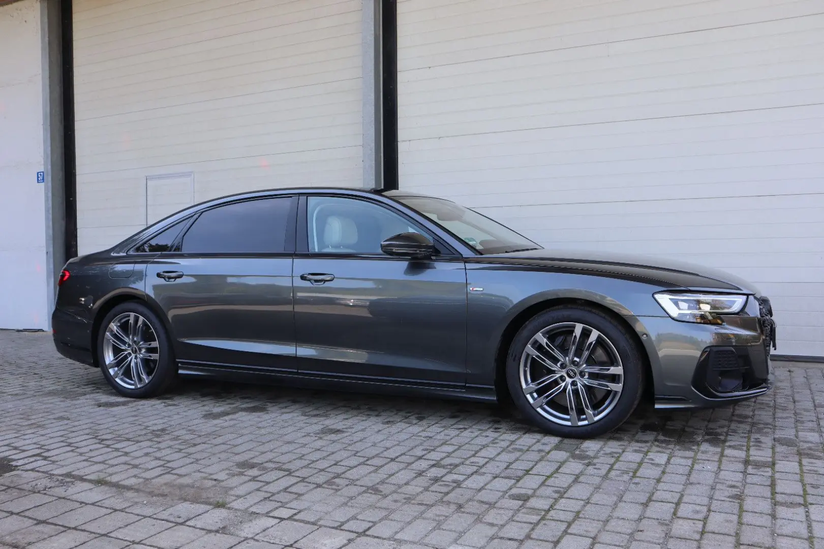 A8L 60 TFSI e lang BLACK-PAKET/5-Si./LEDER BEIGE