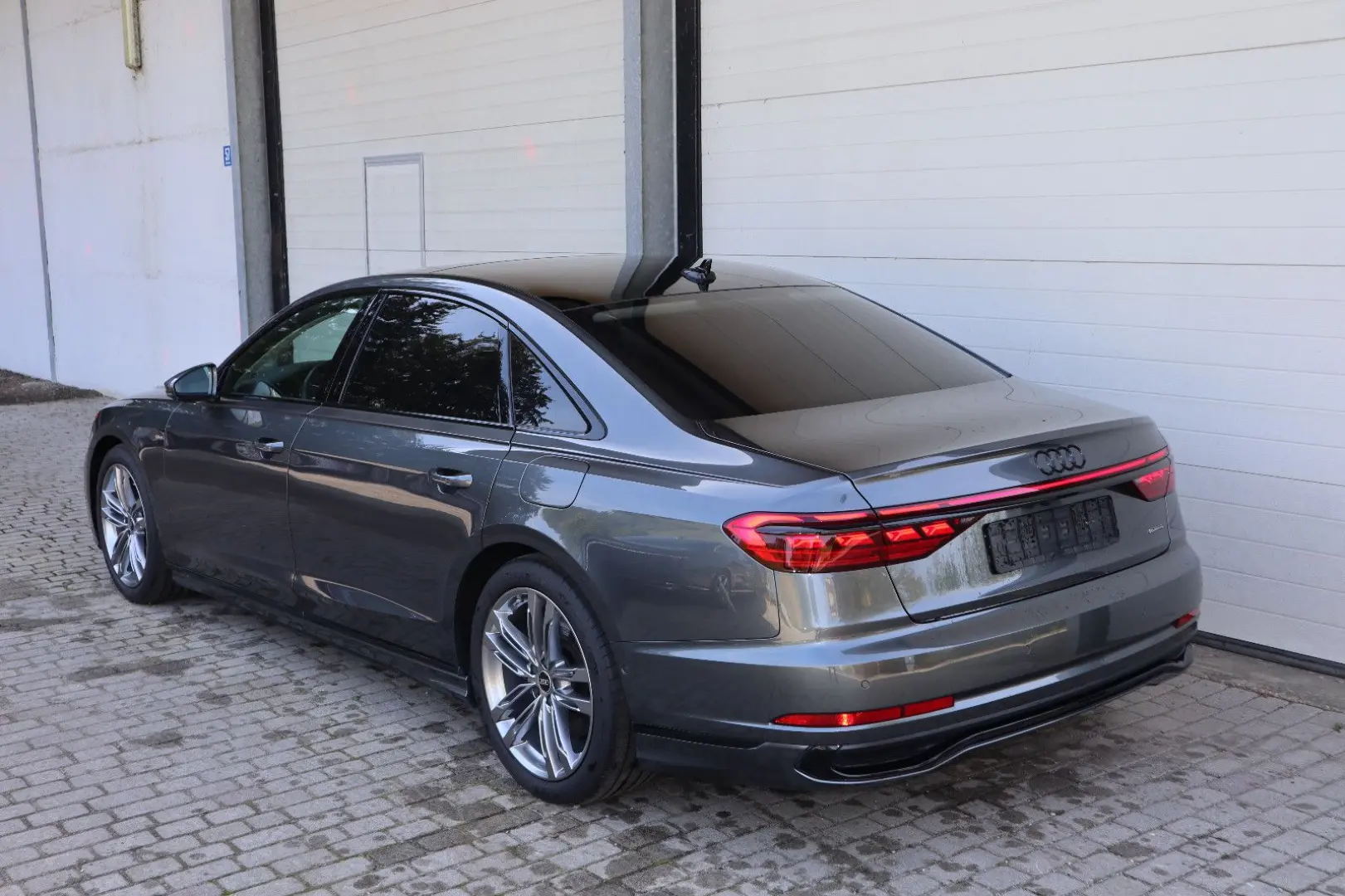 A8L 60 TFSI e lang BLACK-PAKET/5-Si./LEDER BEIGE
