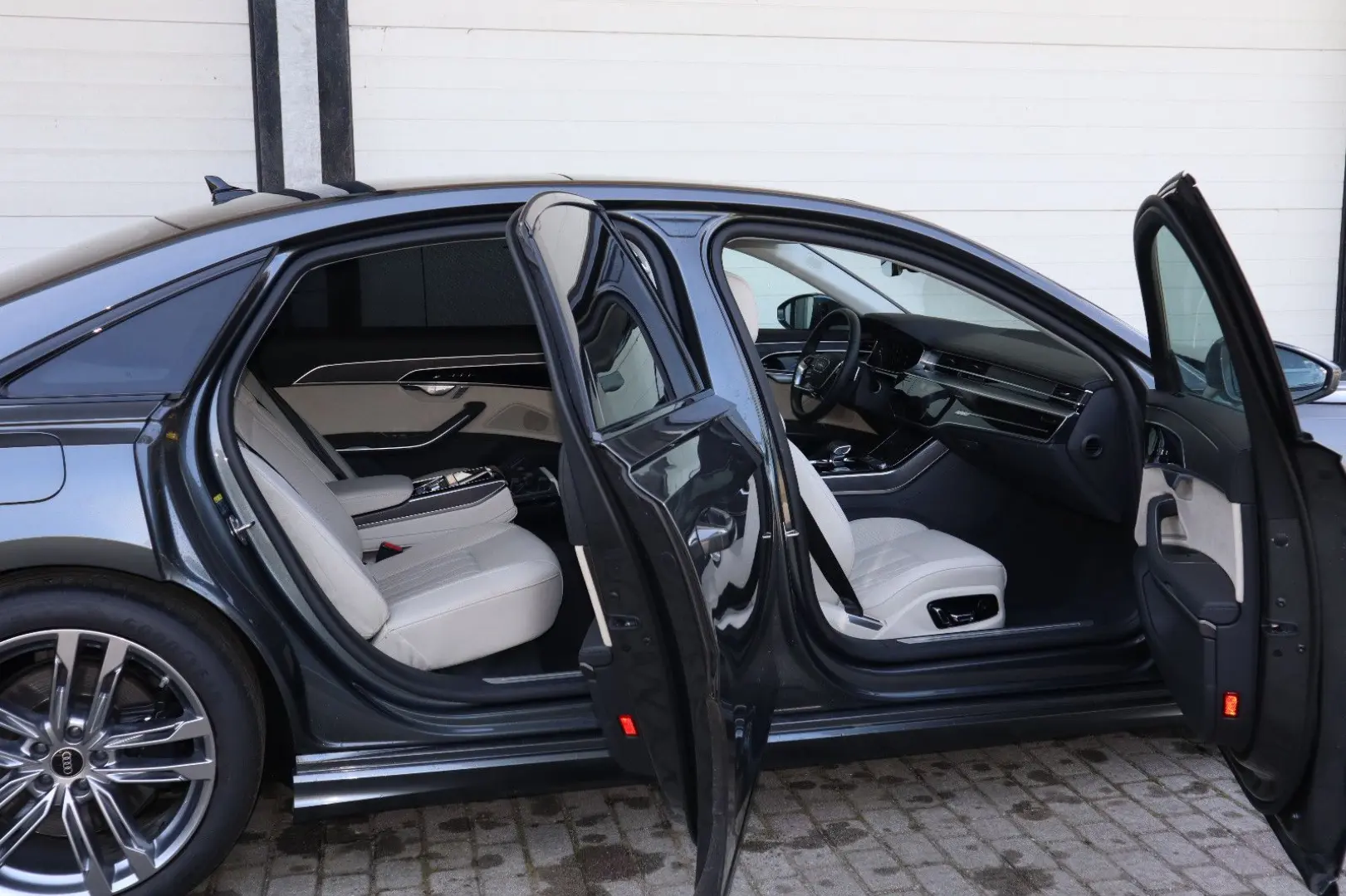 A8L 60 TFSI e lang BLACK-PAKET/5-Si./LEDER BEIGE