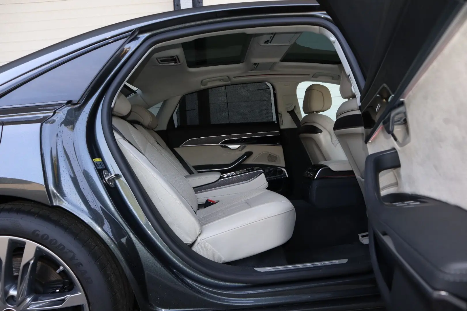 A8L 60 TFSI e lang BLACK-PAKET/5-Si./LEDER BEIGE