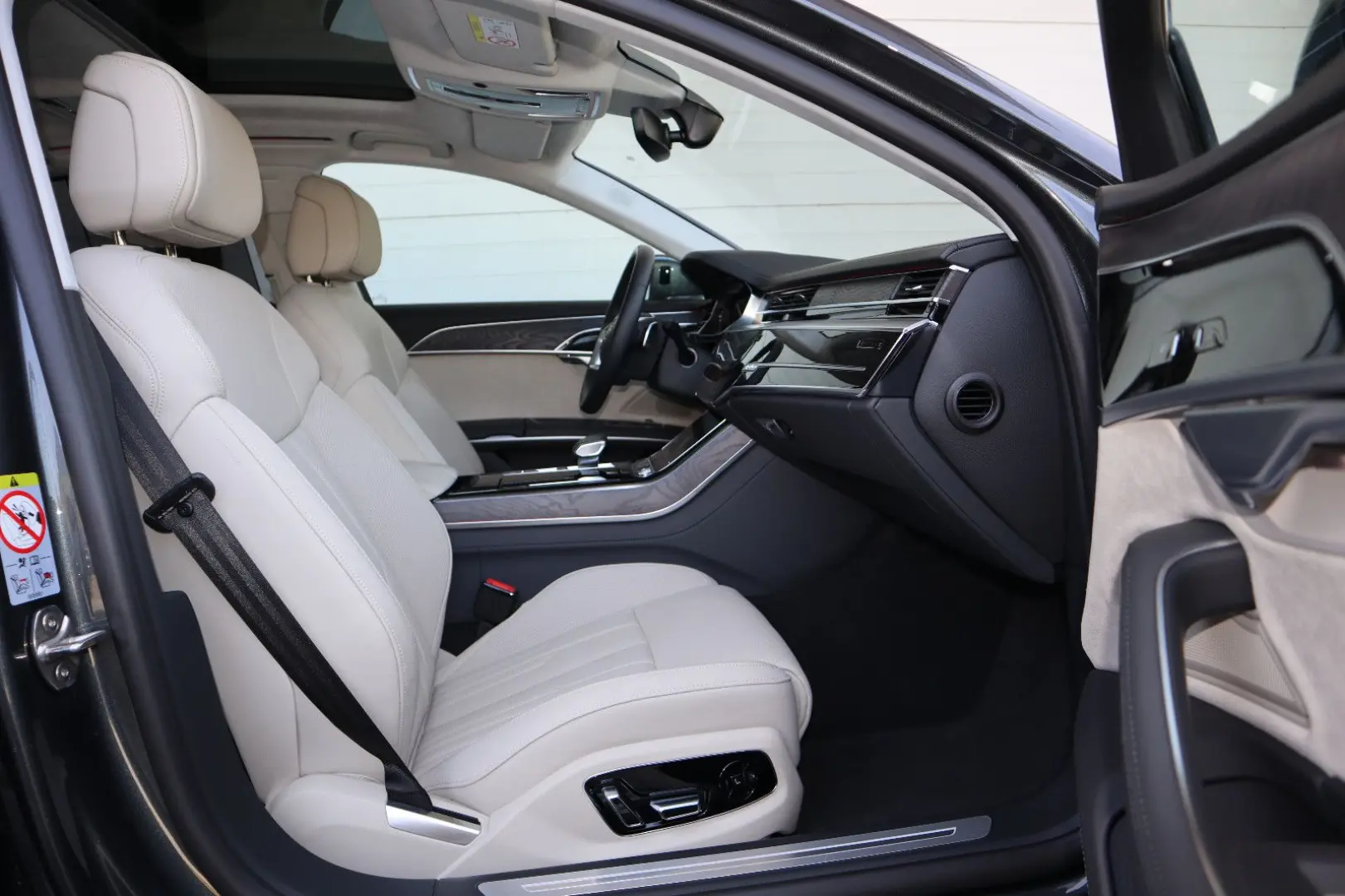 A8L 60 TFSI e lang BLACK-PAKET/5-Si./LEDER BEIGE