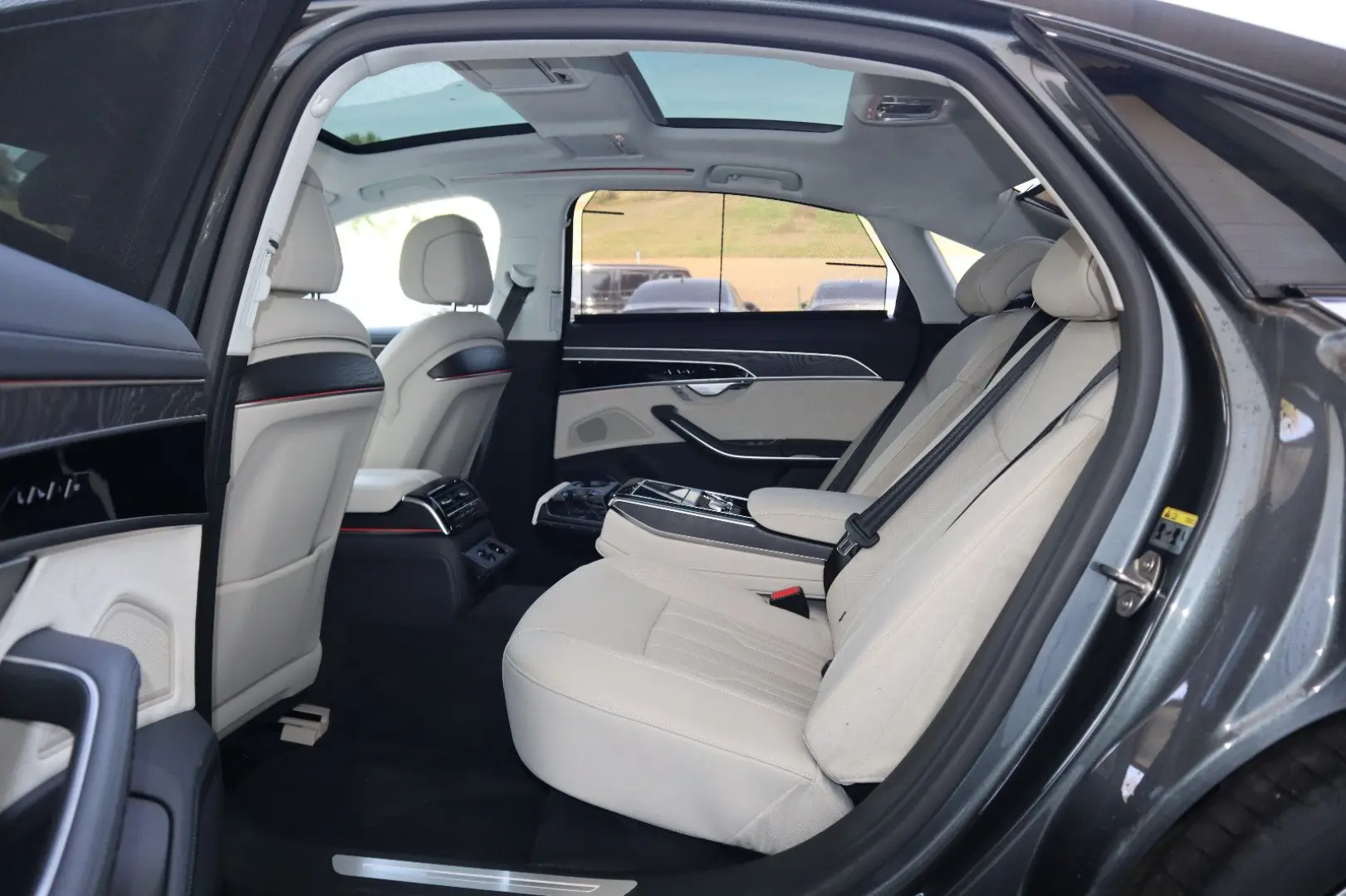 A8L 60 TFSI e lang BLACK-PAKET/5-Si./LEDER BEIGE