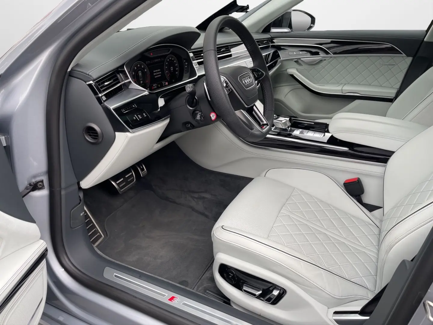 A8 60 TFSI Lang tiptronic quattro  HeadUp Panoda
