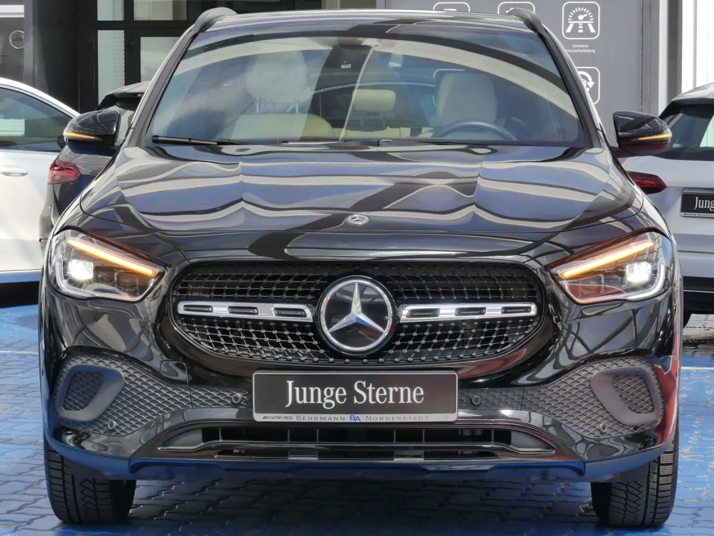 GLA 220d Progressive +Pano+Distronic+Multibeam++