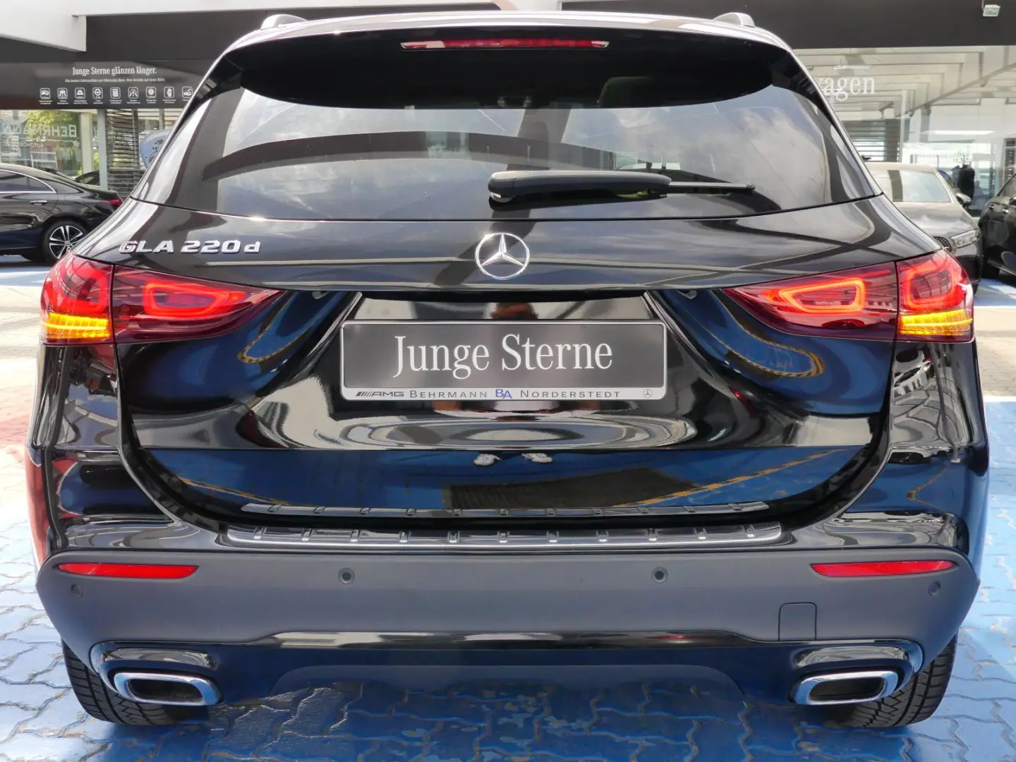 GLA 220d Progressive +Pano+Distronic+Multibeam++