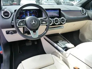 GLA 220d Progressive +Pano+Distronic+Multibeam++