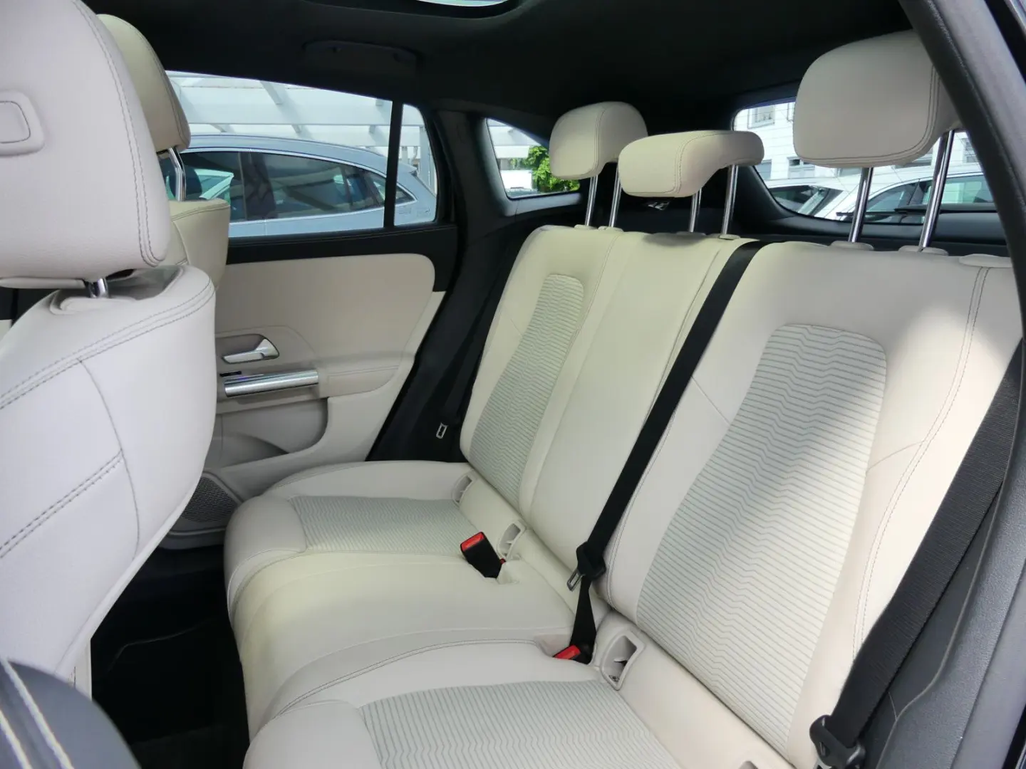 GLA 220d Progressive +Pano+Distronic+Multibeam++