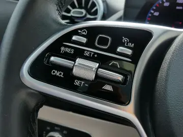 GLA 220d Progressive +Pano+Distronic+Multibeam++