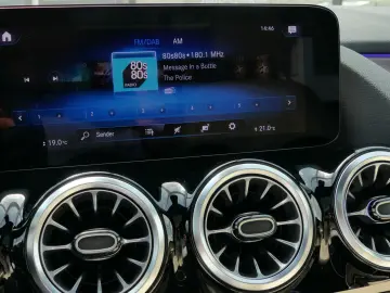GLA 220d Progressive +Pano+Distronic+Multibeam++