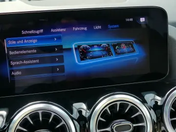 GLA 220d Progressive +Pano+Distronic+Multibeam++