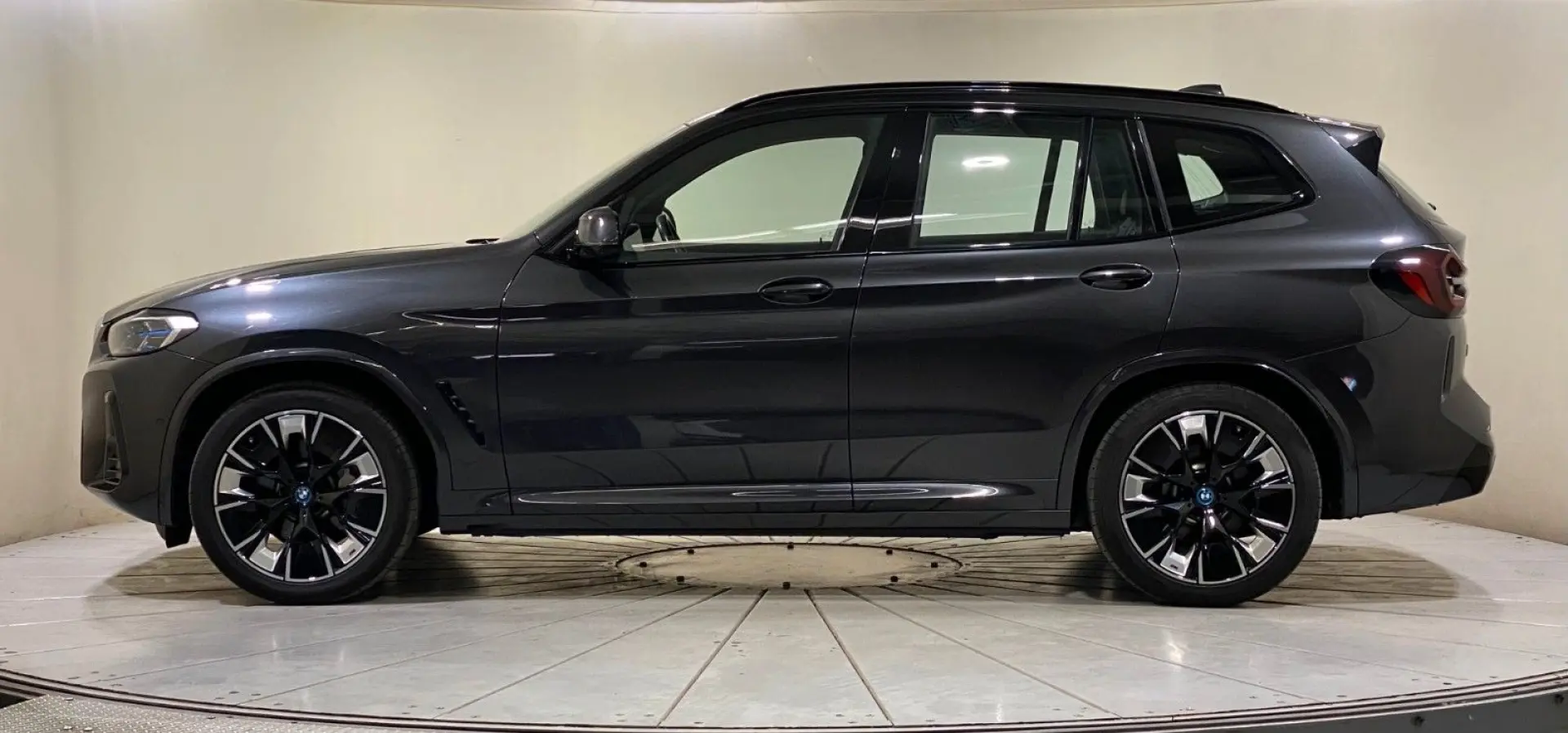 iX3 M Sportpaket Impressive AHK ACC DA+ PA+ 360°