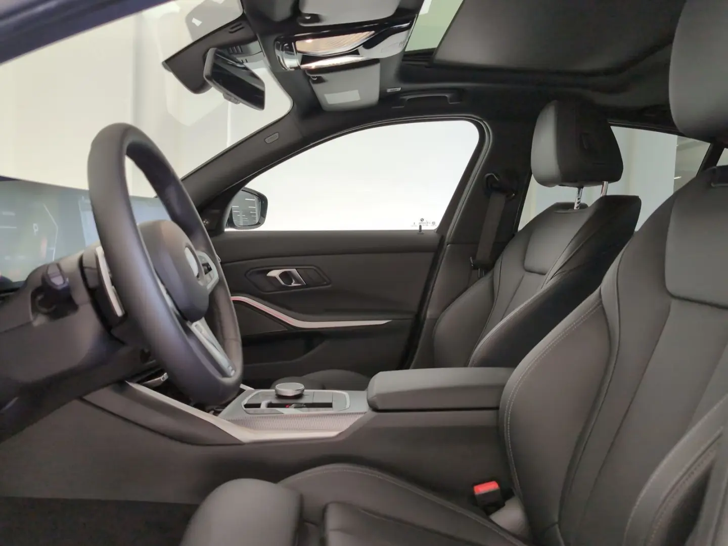 330i xDrive Limousine M Sportpaket LED/AHK/DAB