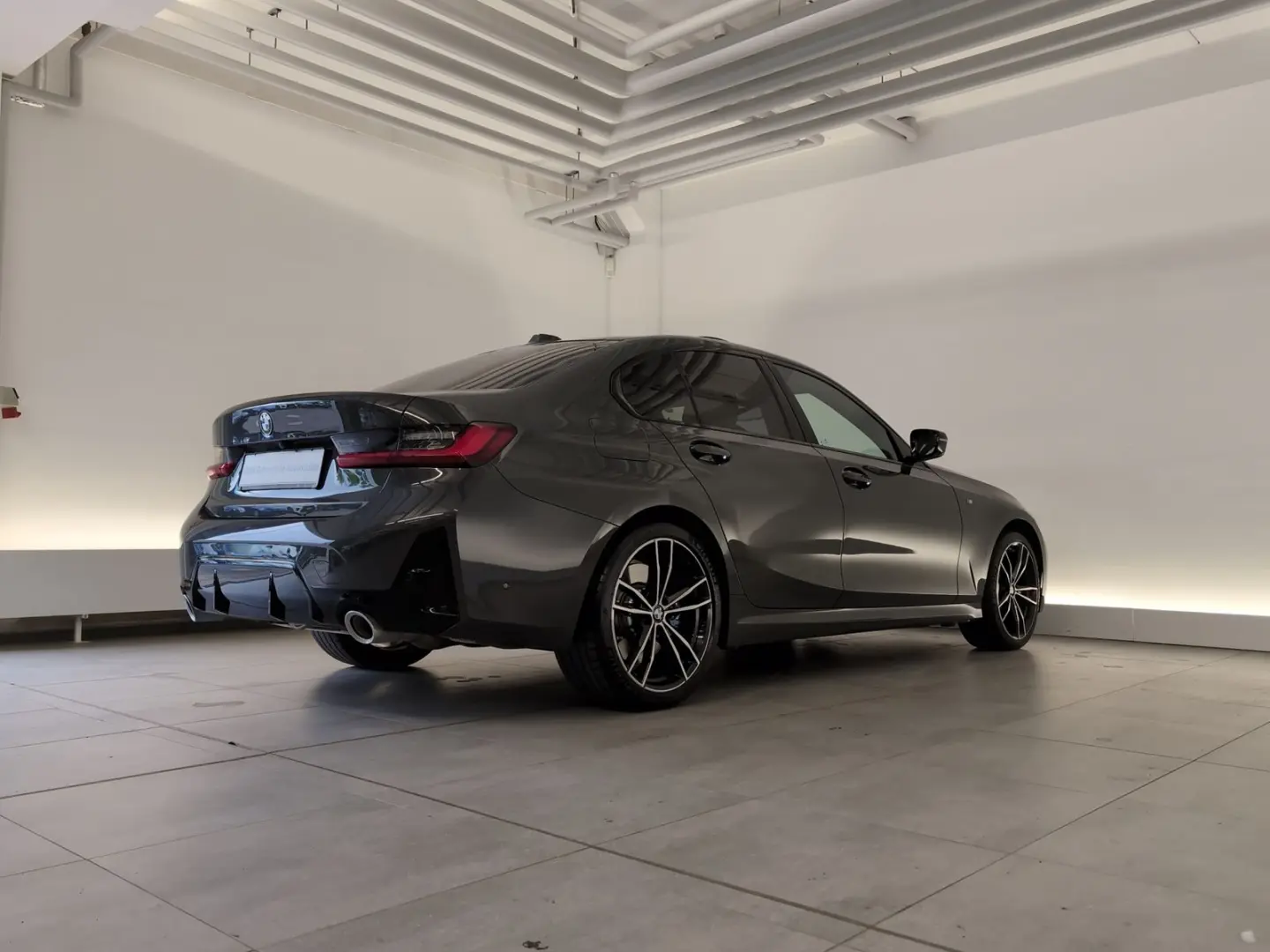 330i xDrive Limousine M Sportpaket LED/AHK/DAB