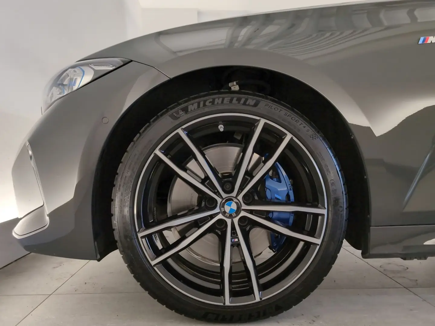330i xDrive Limousine M Sportpaket LED/AHK/DAB