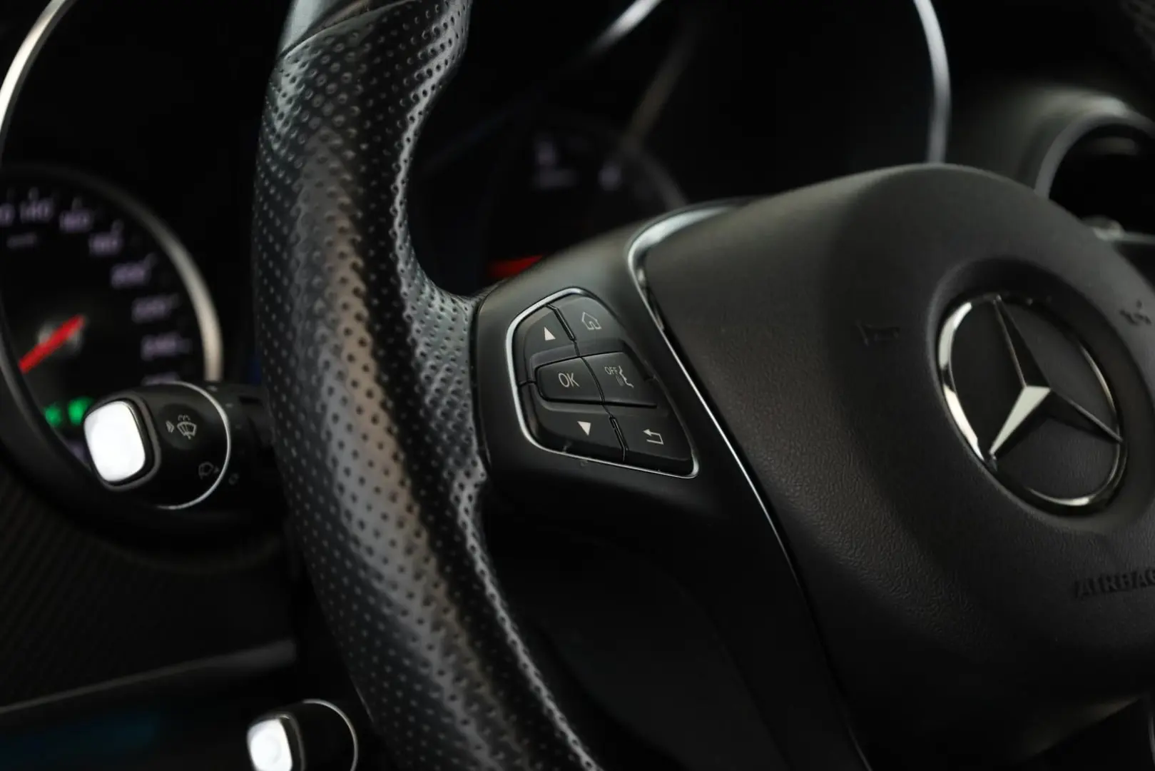 V 300 d 4M lang AVANTGARDE AMG 8S Pano Navi 360