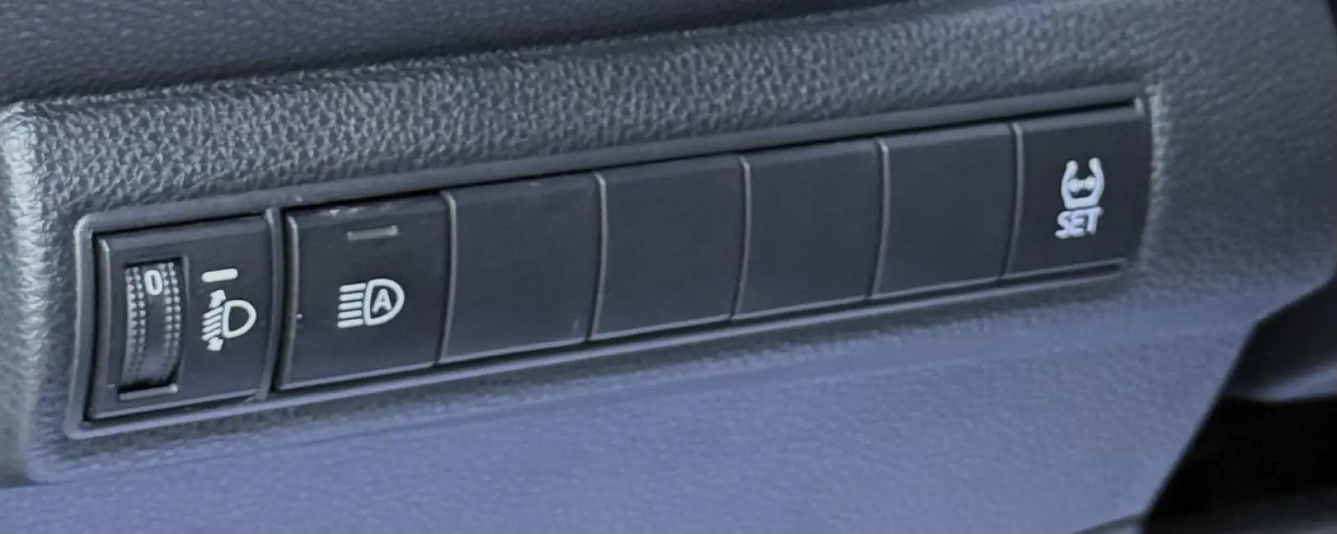 Toyota Corolla Sedan 1.5 TNGA MT Business