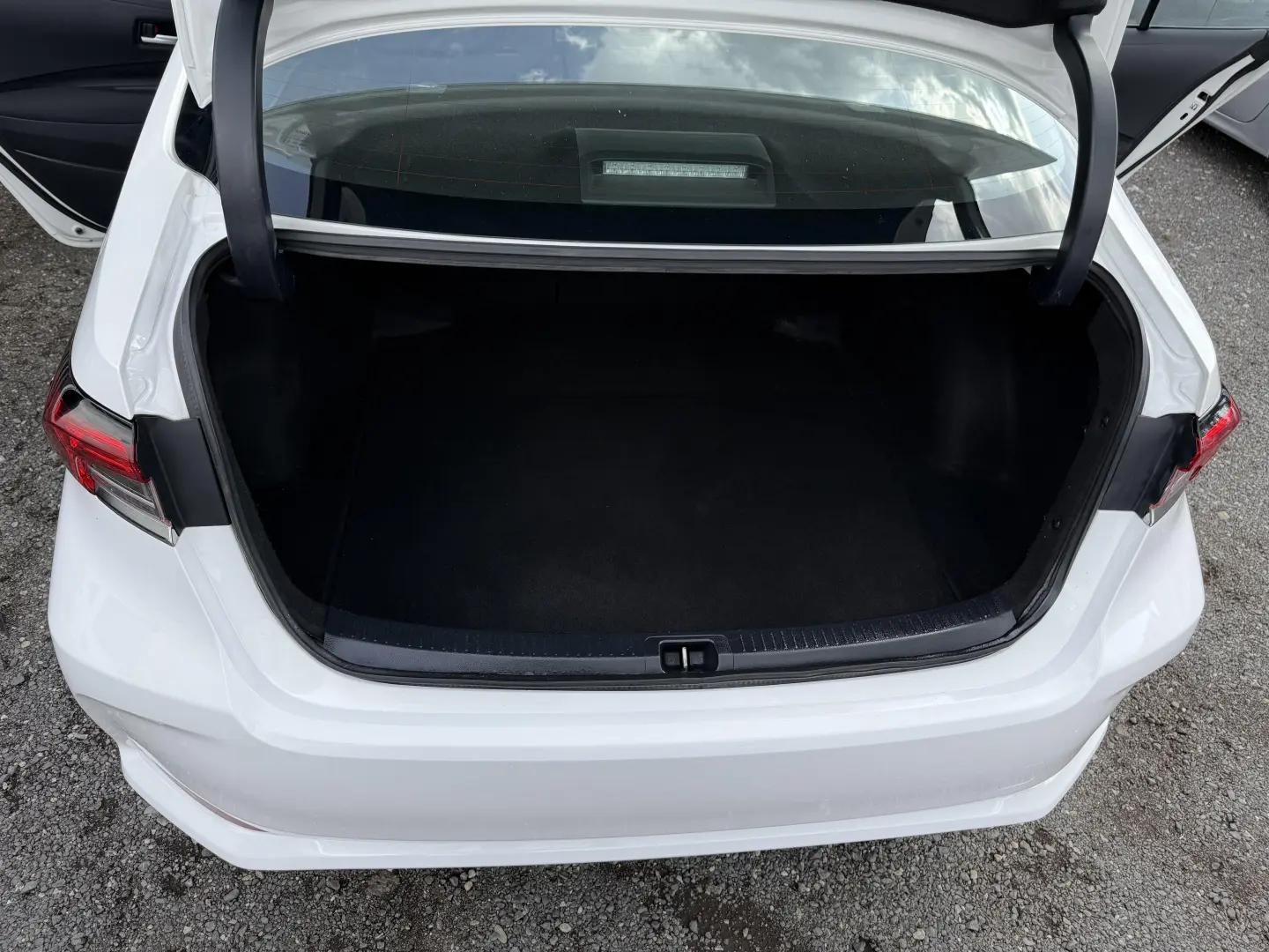 Toyota Corolla Sedan 1.5 TNGA MT Business