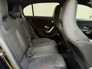 Mercedes-Benz A 180 7G-DCT AMG Line