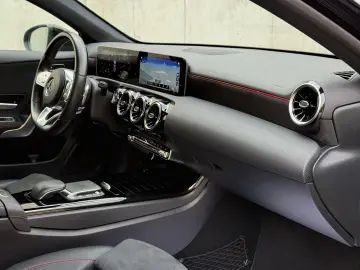 Mercedes-Benz A 180 7G-DCT AMG Line