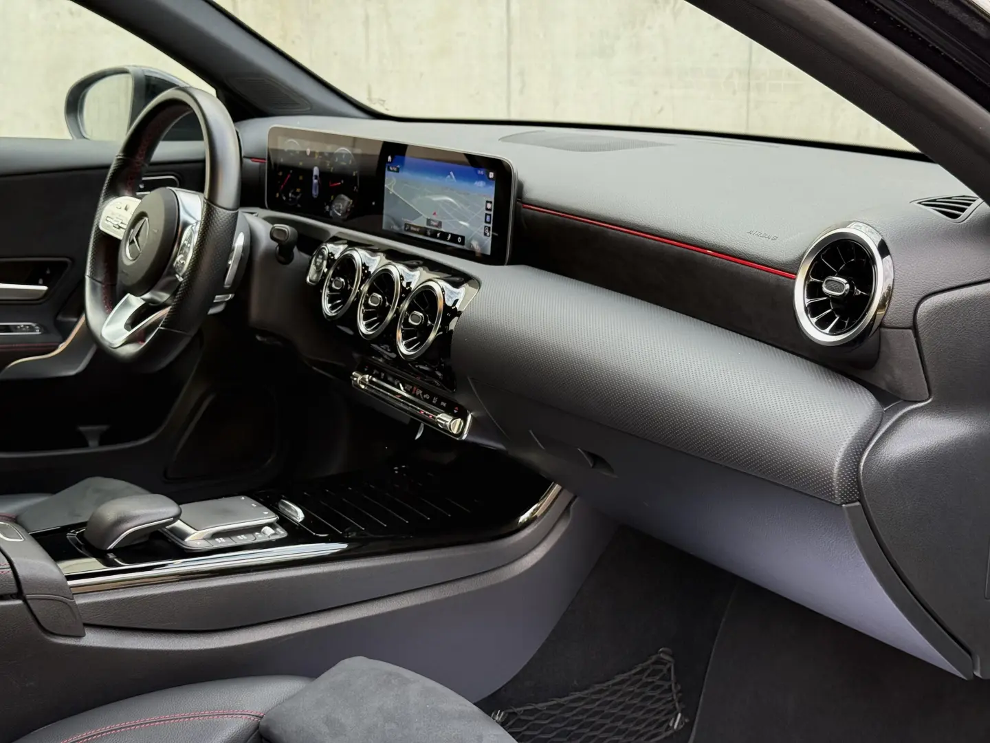 Mercedes-Benz A 180 7G-DCT AMG Line