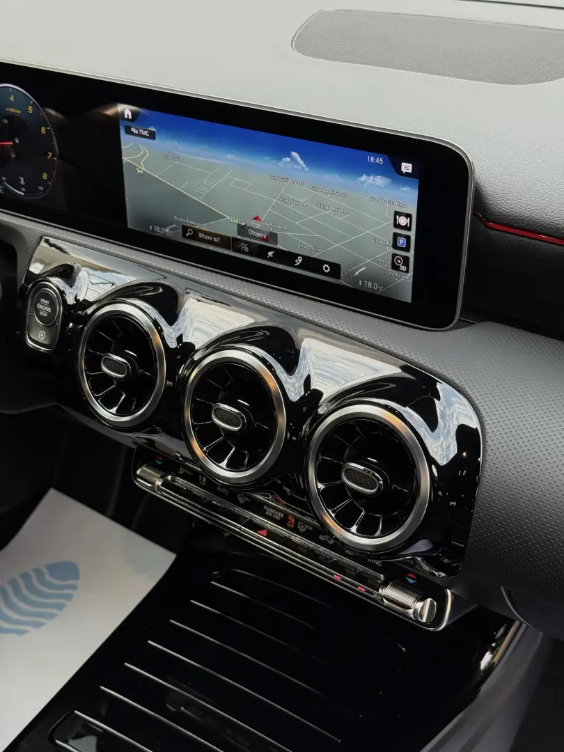 Mercedes-Benz A 180 7G-DCT AMG Line