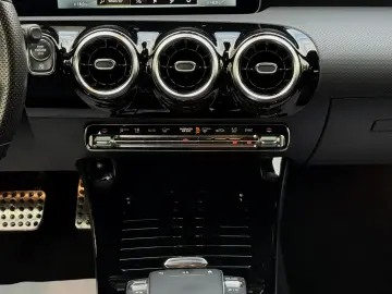Mercedes-Benz A 180 7G-DCT AMG Line